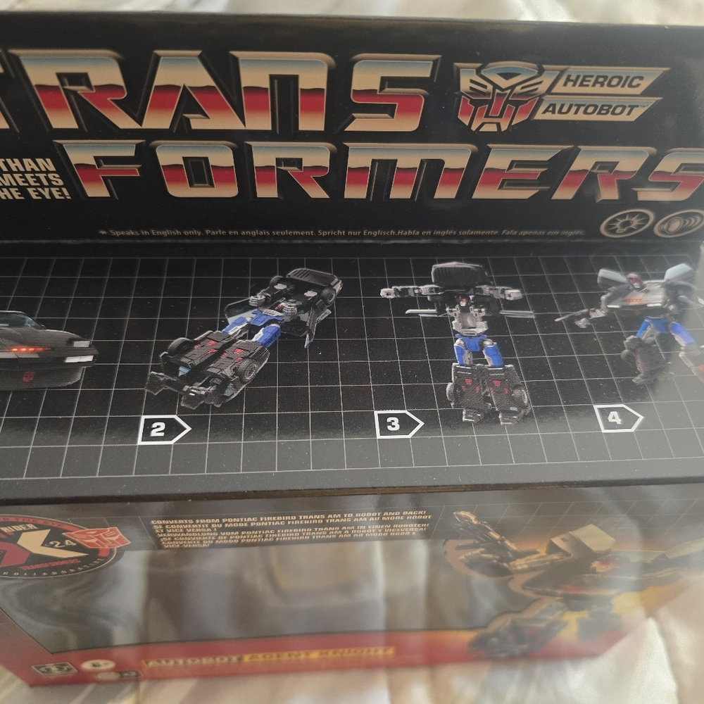 Transformers Collaborative Knight Rider Deluxe Class - Agent Knight - Picture 2 of 5